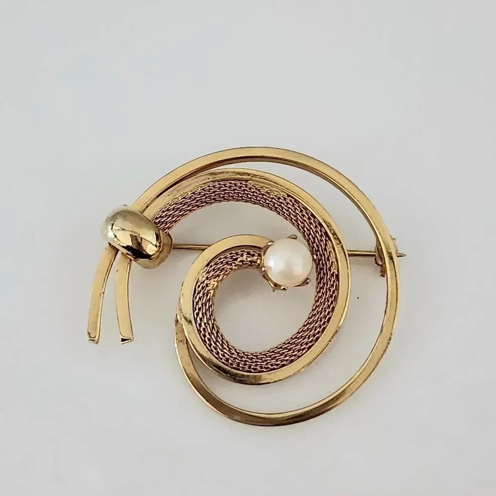Vintage brooch pin gold tone